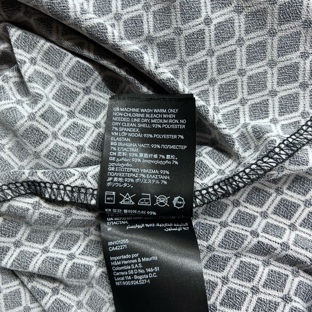 H&M Black and White Geometric Sleeveless Blouse - Picture 5 of 5